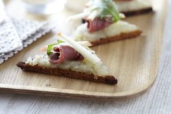 Toast pain d&rsquo;épice, magret et pomme Ariane