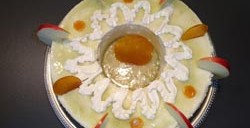 Bavarois-vanille-insert-pommes-Ariane-caramélisées Bavarois vanille, insert pommes Ariane caramélisées, gelée de pommes Ariane, ganache montée chocolat blanc et disques de caramel sur un biscuit aux amandes.